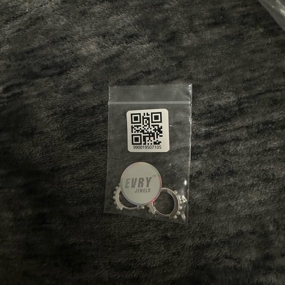 Evry Jewels Silver Pearl Earrings - Picture 2 of 2